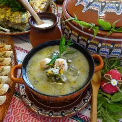 Агнешка супа със спанак и коприва
