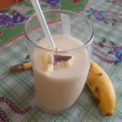 Сладоледен шейк с банан