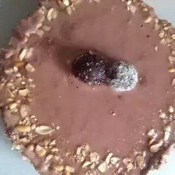 Бисквитена торта с шоколад и ядки