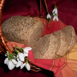 Черен пшеничен хляб с ядки и семена