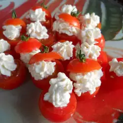 Чери доматки със сметана и крема сирене