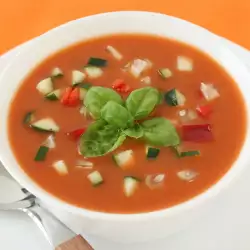 Студена супа с домати и краставици