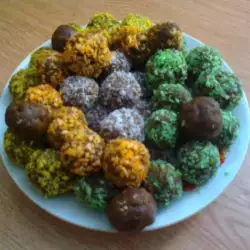 Бисквитени топчета с какао и цветни кокосови стърготини