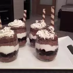 Десерт в чаша с пудинг и шоколад