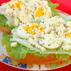 Диетични студени сандвичи с яйца и салата