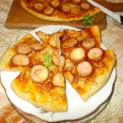 Домашна пица с кренвирш, кашкавал и риган