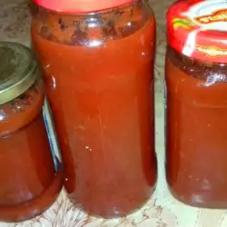 Консервиран доматен сос с лук и индийско орехче
