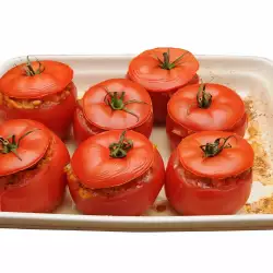 Пълнени домати с нахут и кайма