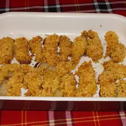 Апетитни пилешки филенца с корнфлейкс и лук на фурна