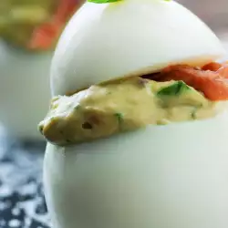 Пълнени яйца със спанак