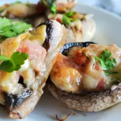 Печурки с бекон и синьо сирене