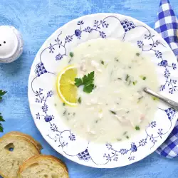 Гръцка пилешка супа с лимон