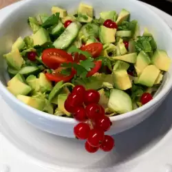 Зелена салата с авокадо Сюрприз