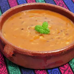 Пасирана супа от зрял фасул със запръжка