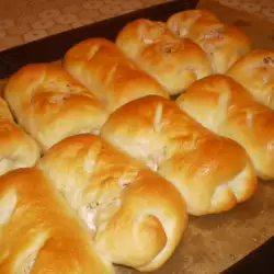 Пухкави малки хлебчета със сирене и маслини