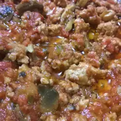 Кайма с гъби и доматен сос