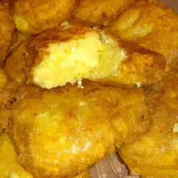 Картофени кюфтета с топено сирене