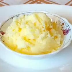 Пухкаво картофено пюре със сметана