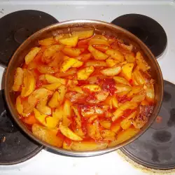 Картофи с домати от буркан
