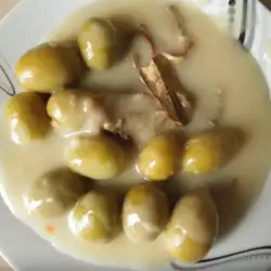 Бяла каша със зелени маслини и манатарки