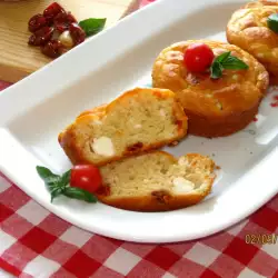 Солени кексчета със сушени домати и сирене