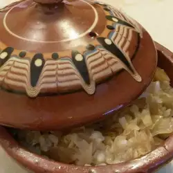 Кисело зеле с ориз в гювече