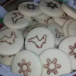Коледни бисквити с масло и декорация от канела