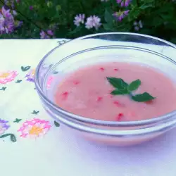 Розово яйчено кремче с ягоди и овесено мляко