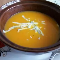 Крем супа от тиква със синьо сирене