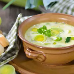 Лучена супа с топено сирене в микровълнова