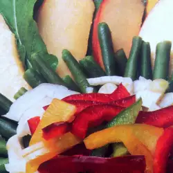 Лятна салата с фасул и плодове