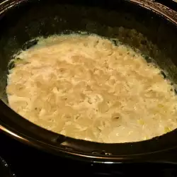 Сладки макарони в Crock-pot