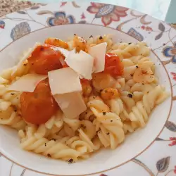 Макарони с чери домати и сирене