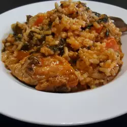 Ориз с крилца и домати