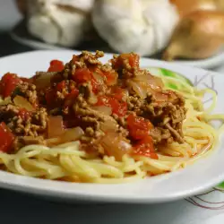 Спагети със соева кайма