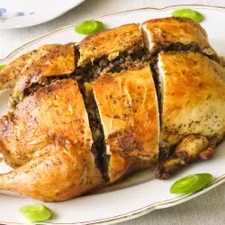 Пиле с хлебна плънка