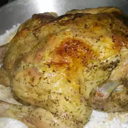 Печено пиле върху сол
