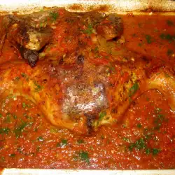 Пиле със сос от печени чушки и домати