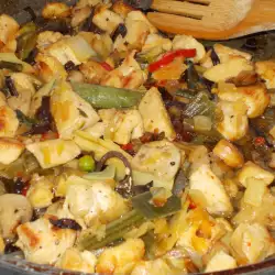 Пиле по китайски със зеленчуци и соев сос