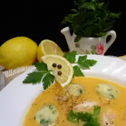 Пилешка супа с лимон и кориандрови топчета