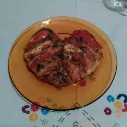 Ароматно пилешко с домати и моцарела