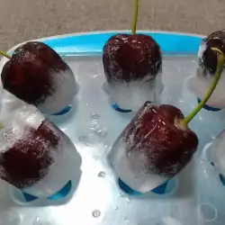 Ледени кубчета с плодове