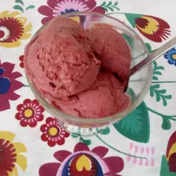 Плодов сладолед с вишни и заквасена сметана