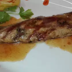 Свинска рибица на скара в грейви сос