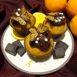 Пухкави портокалови мъфини с шоколад