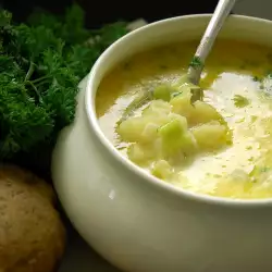 Икономична картофена супа с грис