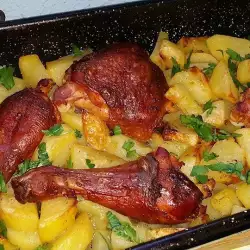 Пушено пиле с картофи