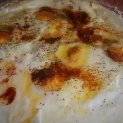 Яйца с млечно-чеснов сос в Конвекторна фурна