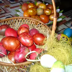 Пъстри Великденски яйца с кристали