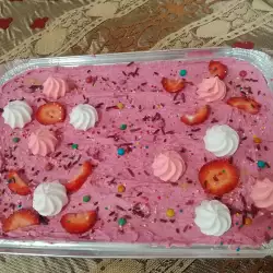 Розова торта със сладко от фурми